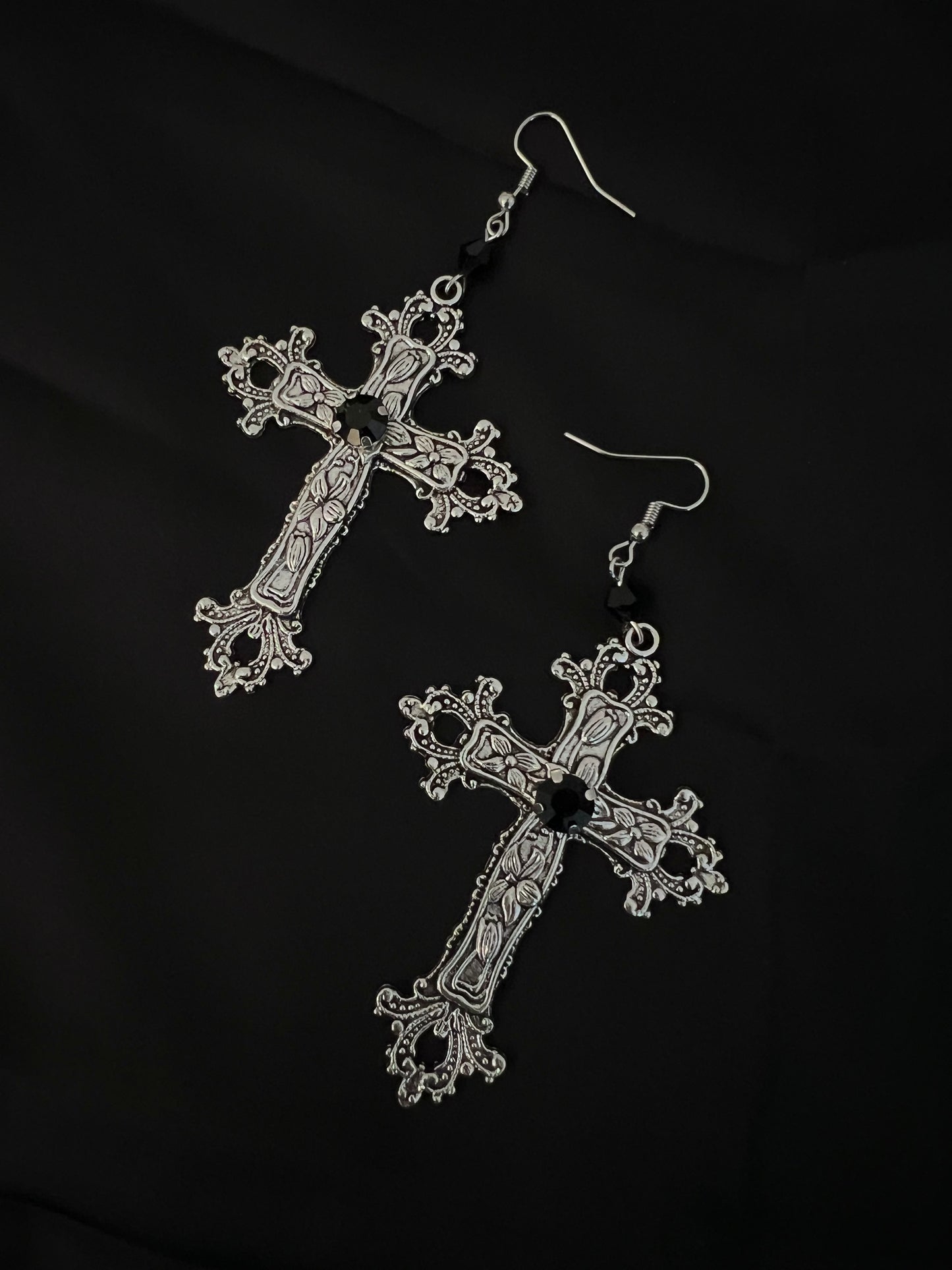 Noir Crucifix